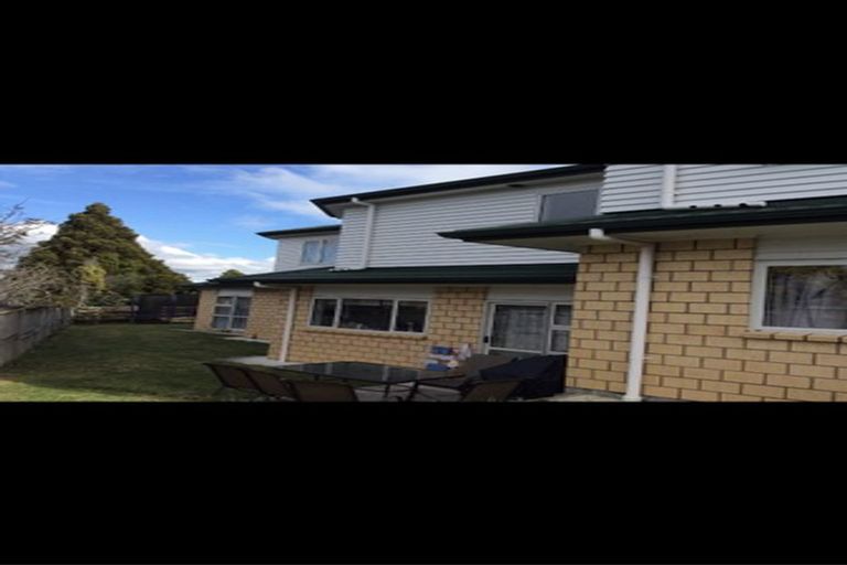 Photo of property in 1/10 School Road, Te Atatu South, Auckland, 0610