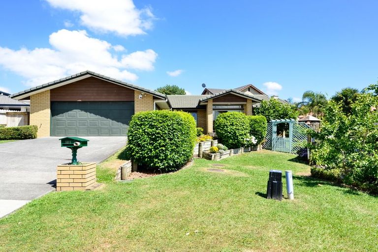 Photo of property in 104 Buscomb Avenue, Henderson, Auckland, 0610