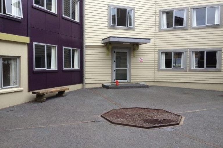 Photo of property in Basin Reserve Complex, 13/4 Sussex Street, Mount Cook, Wellington, 6021