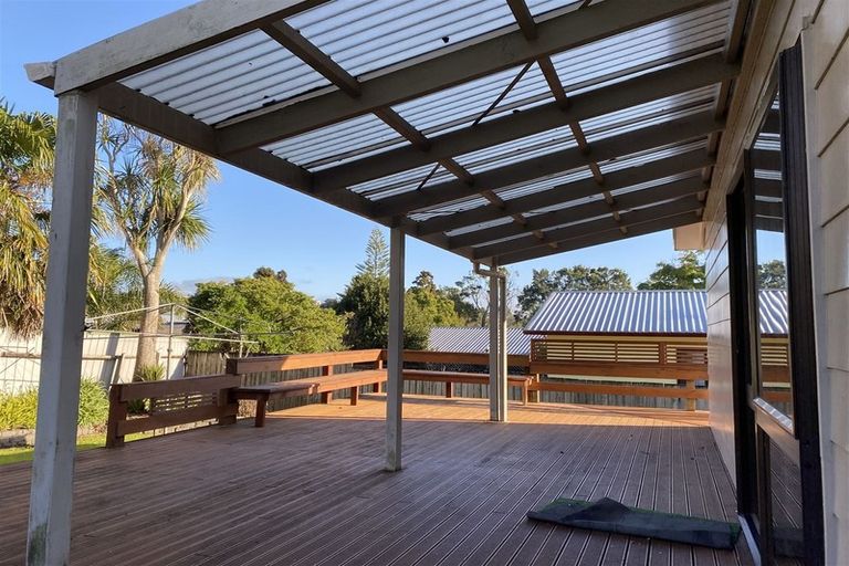 Photo of property in 8a Croydon Road, New Lynn, Auckland, 0600