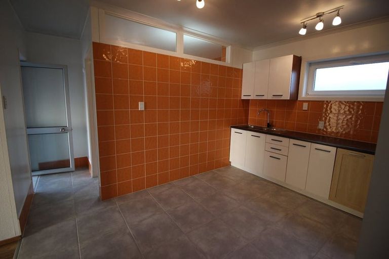 Photo of property in 1 Lowtherhurst Road, Massey, Auckland, 0614