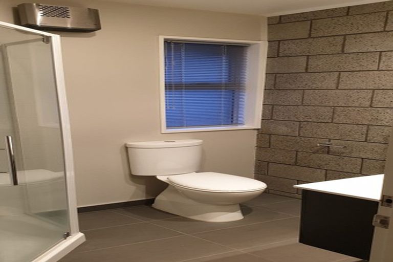 Photo of property in 142a Holly Road, St Albans, Christchurch, 8014