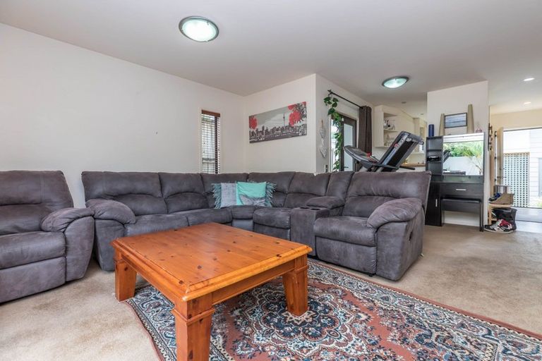 Photo of property in The Grange, 2/92 Bush Road, Albany, Auckland, 0632