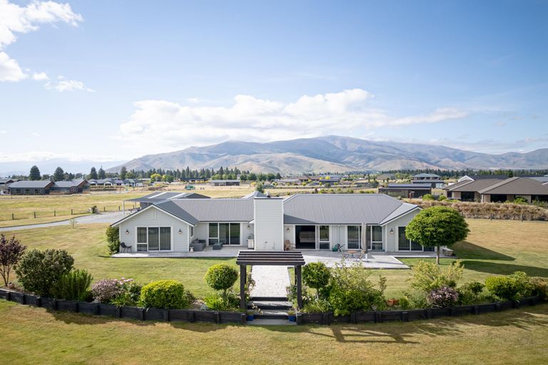 Photo of property in 2 Homestead Avenue, Twizel, 7999