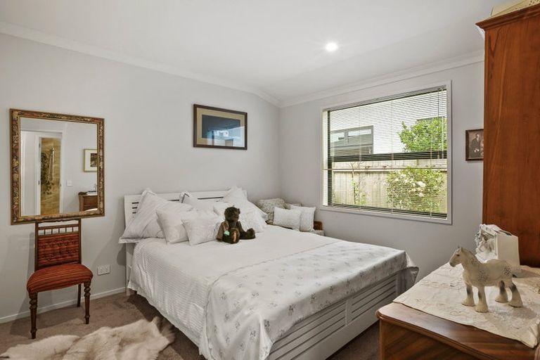 Photo of property in 10 Francis Douglas Drive, Westown, New Plymouth, 4310