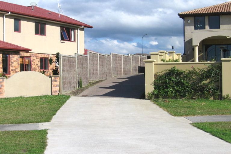 Photo of property in 17 Onemana Way, Te Atatu Peninsula, Auckland, 0610