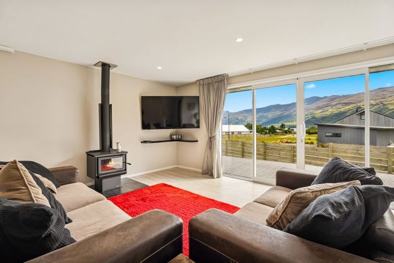 Photo of property in 8 Lakefield Close, Kingston, Athol, 9793