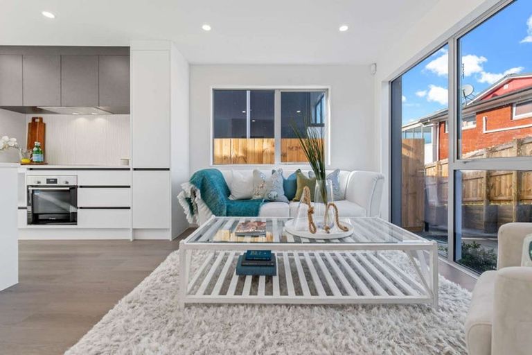 Photo of property in 7c Maroubra Place, Botany Downs, Auckland, 2010