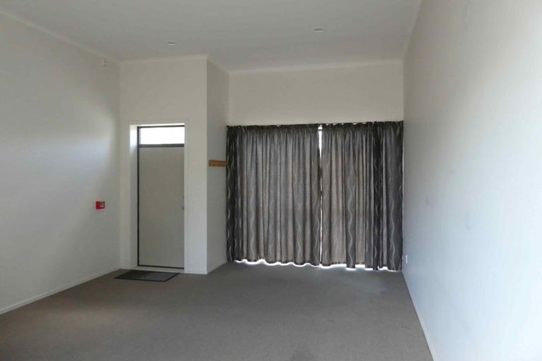 Photo of property in 5/2 Swan Hill Drive, Glen Eden, Auckland, 0602
