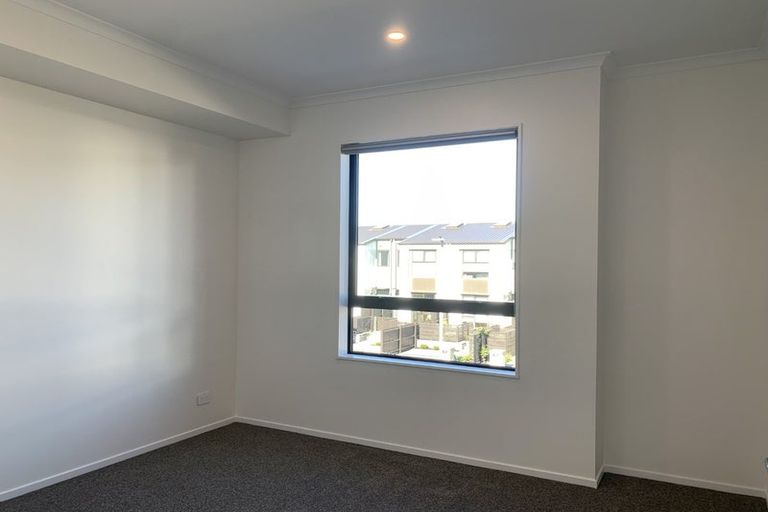 Photo of property in 18 Hema Road, Hobsonville, 0616