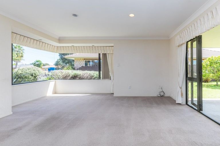 Photo of property in 64 Longford Park Drive, Takanini, 2112