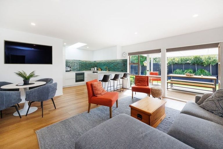 Photo of property in 18d Montgomery Terrace, Hokowhitu, Palmerston North, 4410