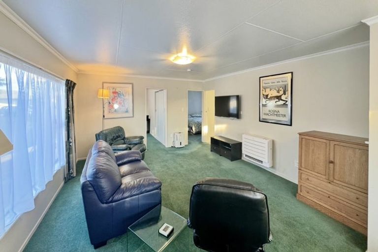 Photo of property in 6 Bethel Court, Milson, Palmerston North, 4414