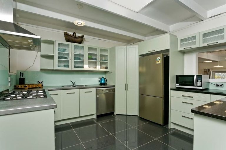 Photo of property in 8 Longwood Place, Forrest Hill, Auckland, 0620