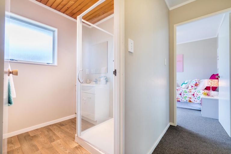 Photo of property in 52 Hinerau Street, Henderson, Auckland, 0612