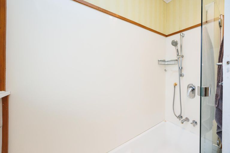Photo of property in 21 Ilford Place, Awapuni, Palmerston North, 4412
