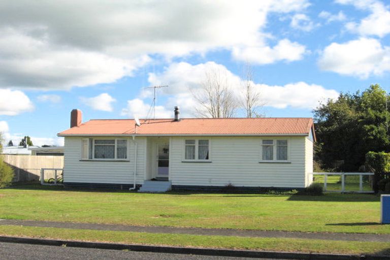 Photo of property in 14 Girvan Place, Tokoroa, 3420