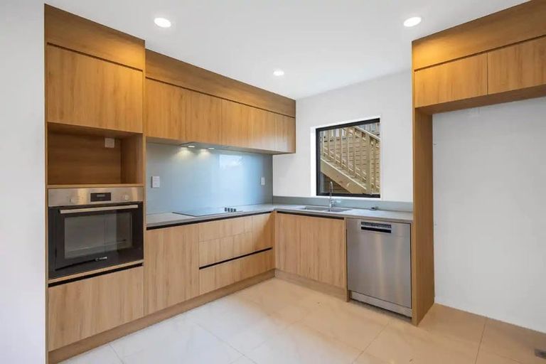 Photo of property in 44c Cyclarama Crescent, Massey, Auckland, 0614