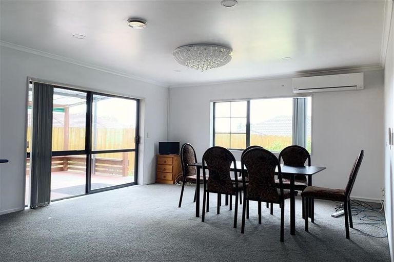 Photo of property in 18 Plumstead Rise, Glen Eden, Auckland, 0602