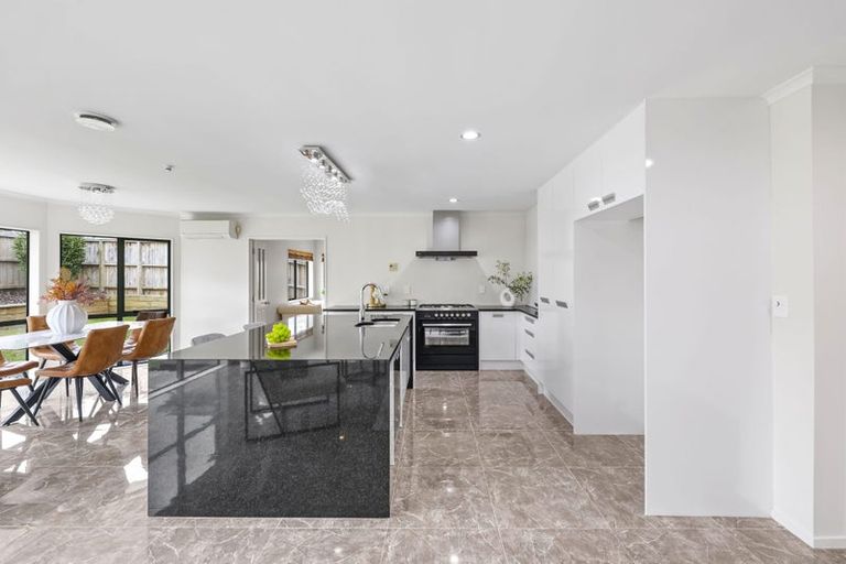 Photo of property in 94 Westerham Drive, Dannemora, Auckland, 2016