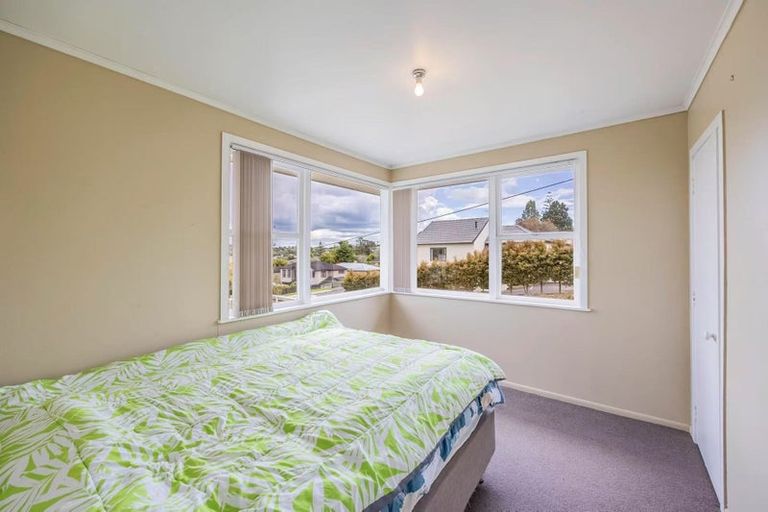 Photo of property in 6 William Souter Street, Forrest Hill, Auckland, 0620