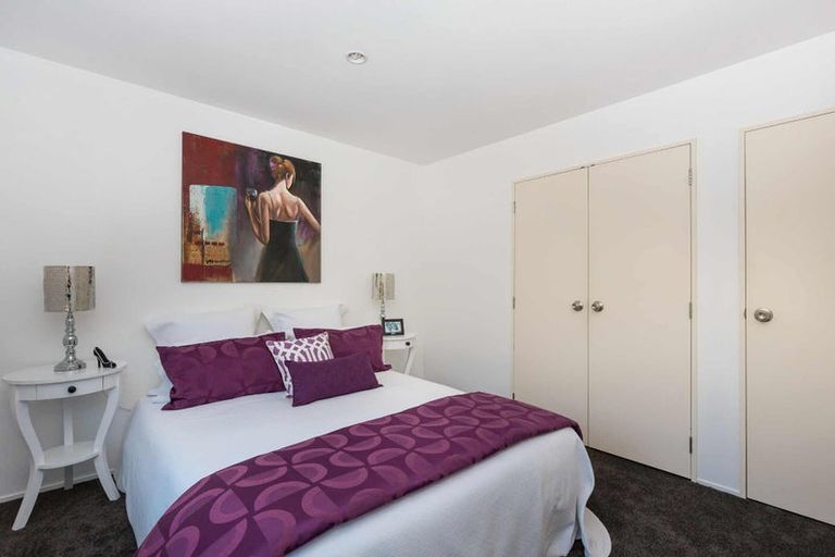 Photo of property in 9/44 Fields Parade, Oteha, Auckland, 0632