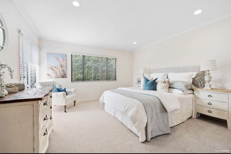 Photo of property in 8 Isaac Place, East Tamaki Heights, Auckland, 2016