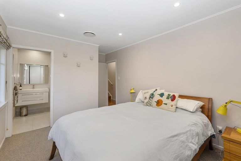 Photo of property in 14 Mayburn Road, Te Atatu Peninsula, Auckland, 0610