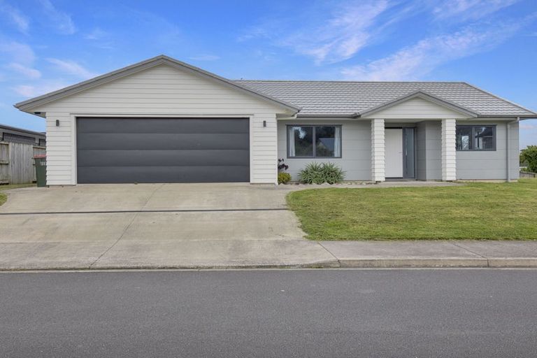 Photo of property in 2 Kingi Te Ahoaho Place, Otaki, 5512