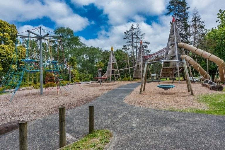 Photo of property in 1/38 Edmonton Road, Henderson, Auckland, 0612