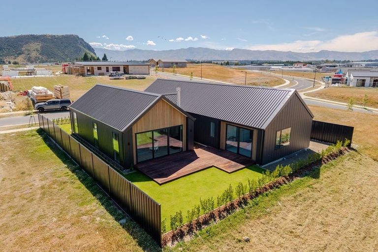 Photo of property in 3 Mason Street, Wanaka, 9305