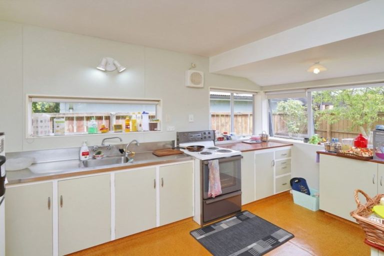 Photo of property in 23 Crofton Road, Harewood, Christchurch, 8051