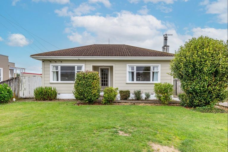 Photo of property in 13 Winchester Street, Levin, 5510