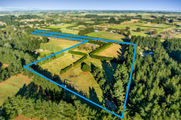 Photo of property in 29 Scarlet Oak Drive, West Melton, Christchurch, 7671