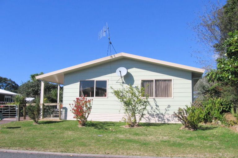 Photo of property in 107 Moana Anu Anu Avenue, Whangamata, 3620