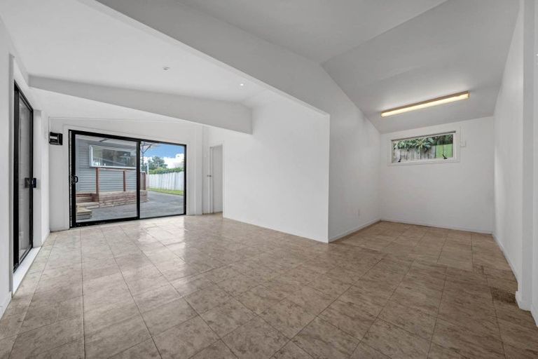 Photo of property in 54 Edgewater Drive, Pakuranga, Auckland, 2010
