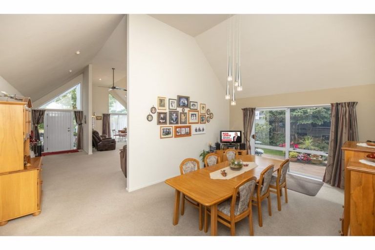 Photo of property in 46 Westgrove Avenue, Avonhead, Christchurch, 8042