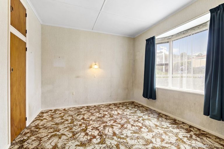 Photo of property in 21 Helston Road, Johnsonville, Wellington, 6037