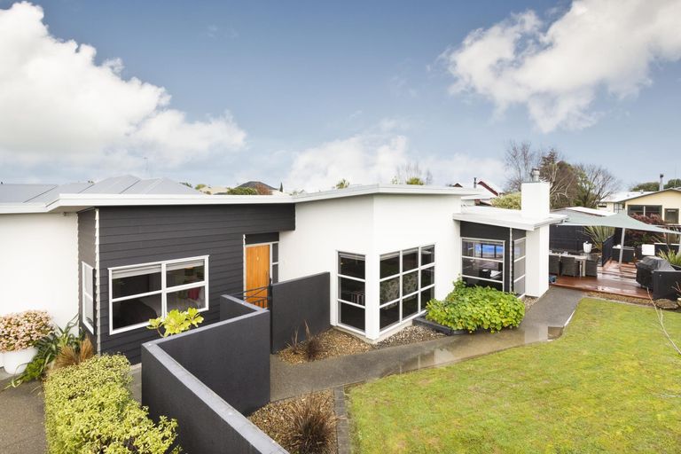Photo of property in 6 Rodeo Drive, Kelvin Grove, Palmerston North, 4414