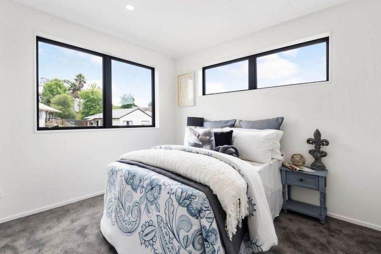 Photo of property in 6 Landsdale Place, Massey, Auckland, 0614