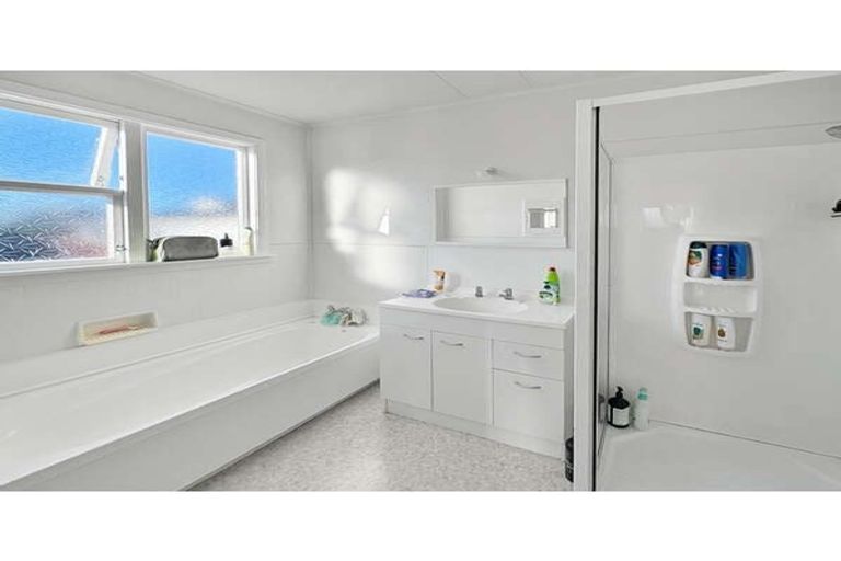 Photo of property in 8 Mark Perreau Place, Foxton, 4814