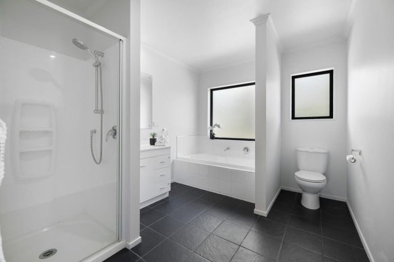 Photo of property in 19 Haddow's Place, Lake Hayes, Queenstown, 9304