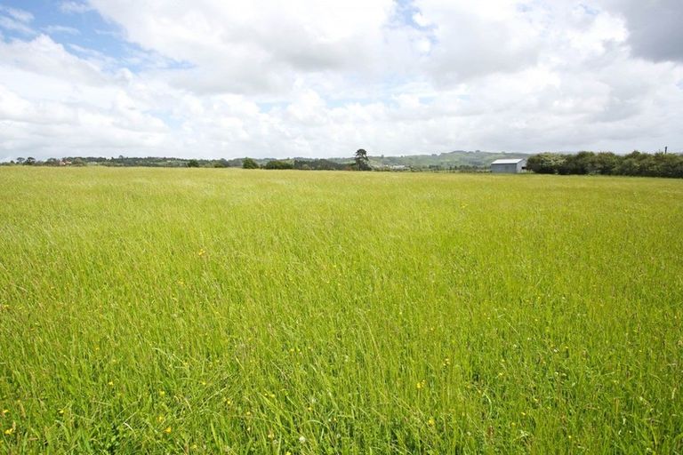 Photo of property in 2 Dromgools Road, Tuakau, 2121