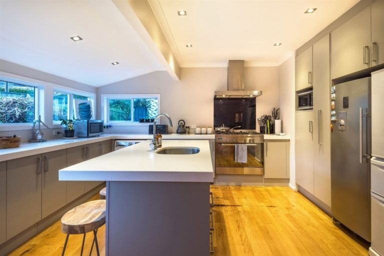 Photo of property in 11 Mayall Avenue, Beach Haven, Auckland, 0626