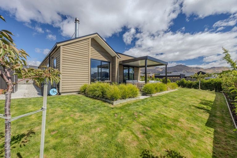 Photo of property in 20 Mount Nicholas Avenue, Wanaka, 9305