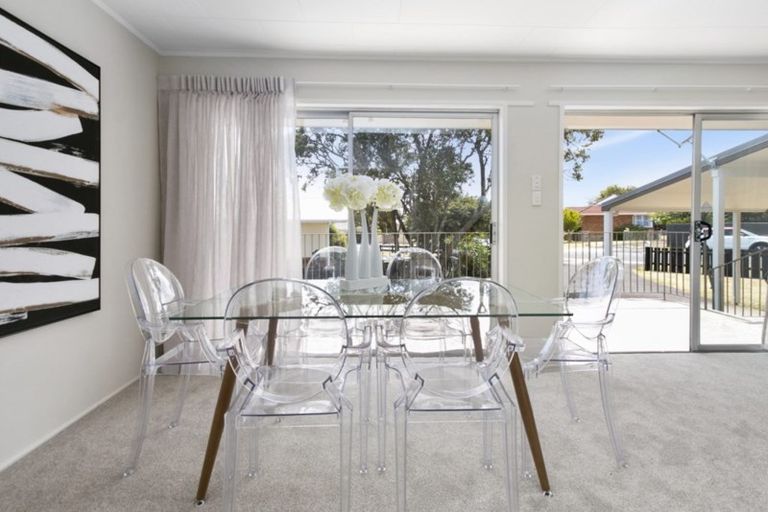 Photo of property in 17 Lindis Place, Mangere Bridge, Auckland, 2022