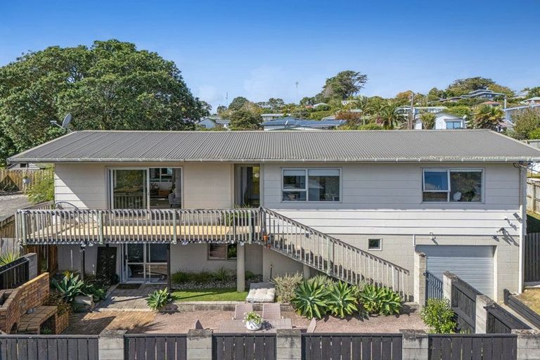 Photo of property in 12 Makiri Street, Helensville, 0800
