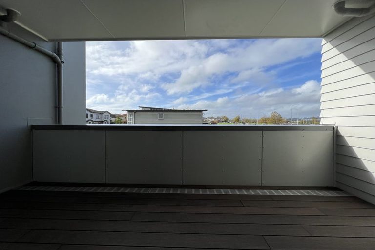 Photo of property in 1/63 Kestev Drive, Flat Bush, Auckland, 2016