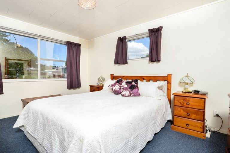 Photo of property in 52 Felgrove Street, Glendene, Auckland, 0602