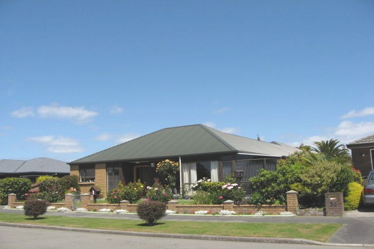 Photo of property in 38 Beauford Place, Parklands, Christchurch, 8083